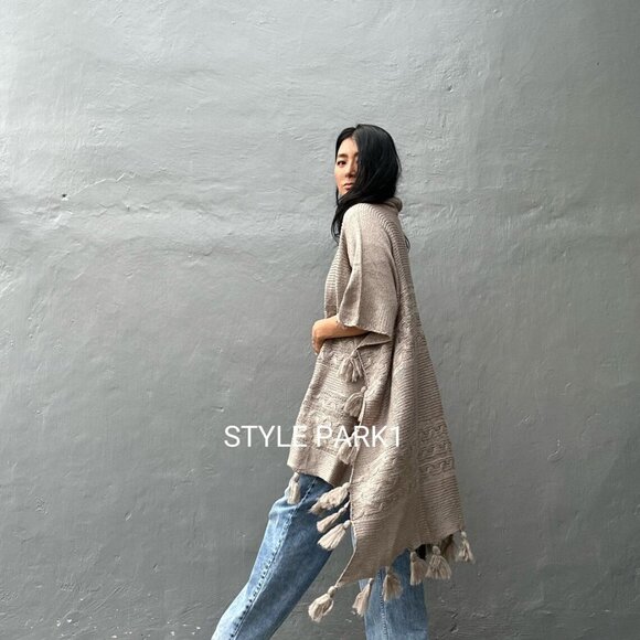 STYLE PARK PONCHO STYLE SWEATER - ONE SIZE - CHIC PORTLAND GRAY - Picture 3 of 8